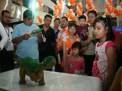 Meet PLEO@Star Parade